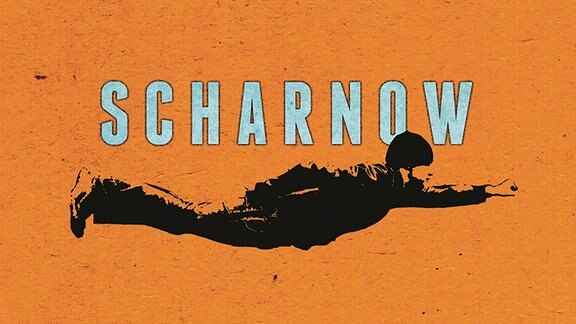 Das Cover des Debutromans von Bela B. Es heißt Scharnow. Es ist hellblau und Orange,.